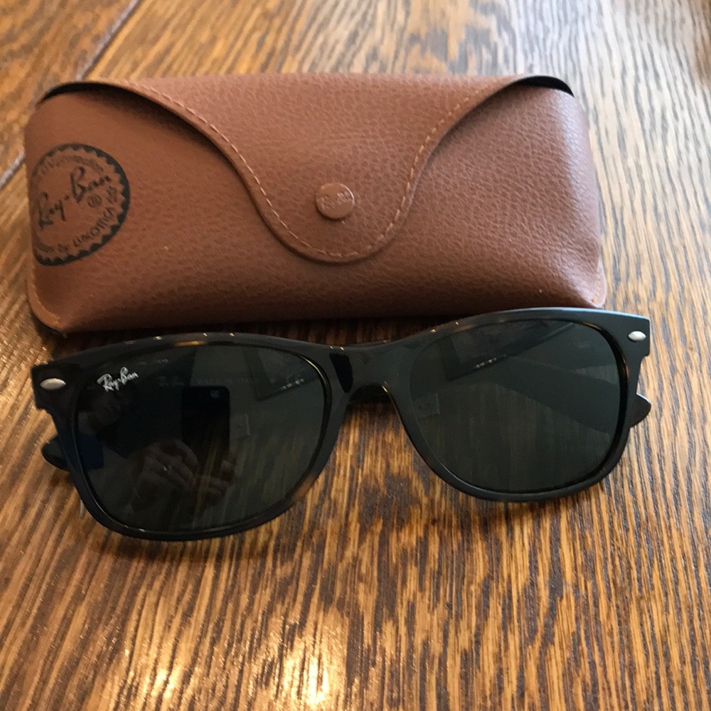 Ray-Ban 2132 Tortoise Wayfarer with green lenses